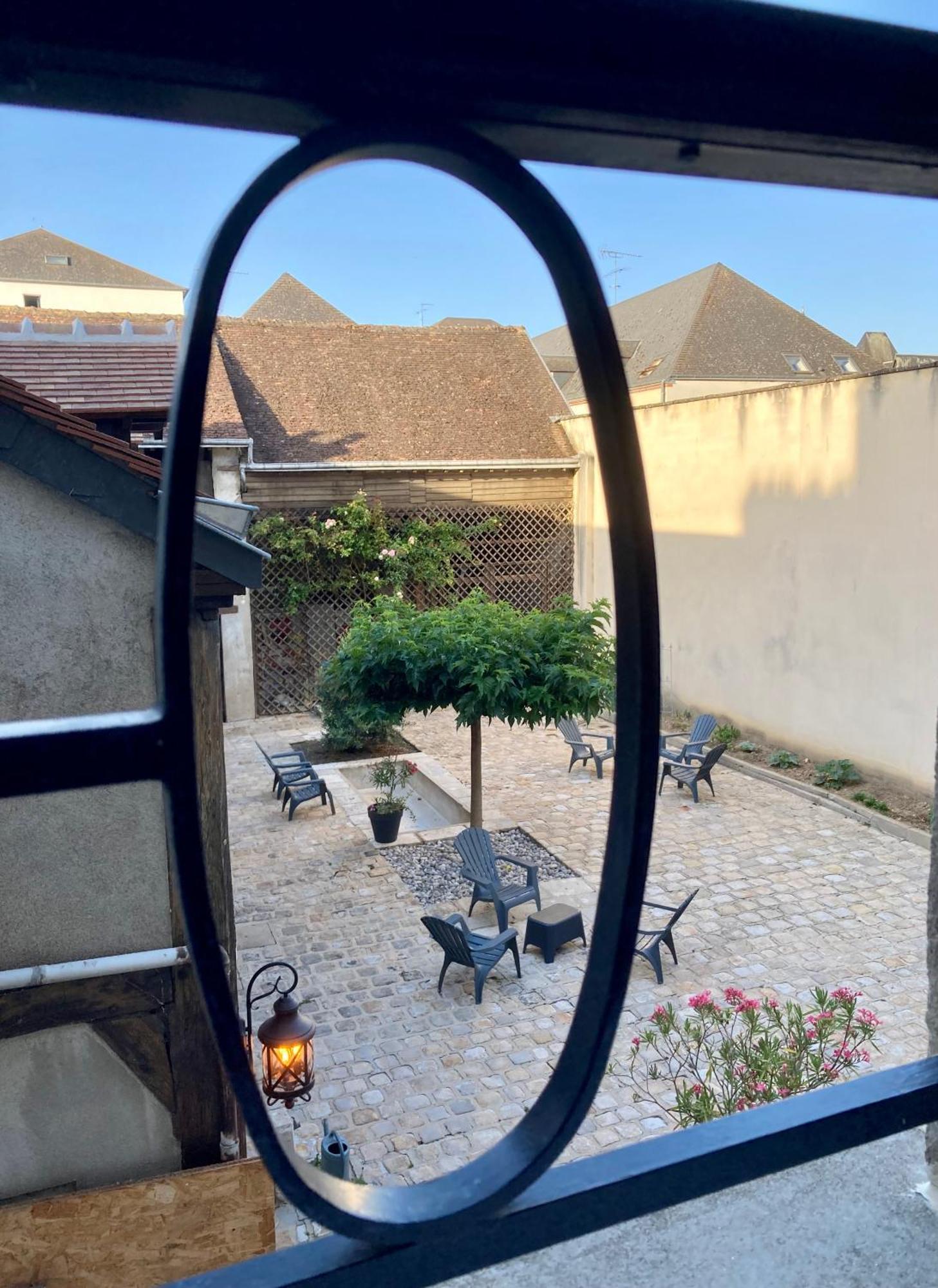 La Maison Virginie Appartements Climatises De 1 A 5 Pers Cosy Hyper Centre Cour Parking Linge Fibre Proximite Port Lac Canal Piscine Монтаржи Экстерьер фото