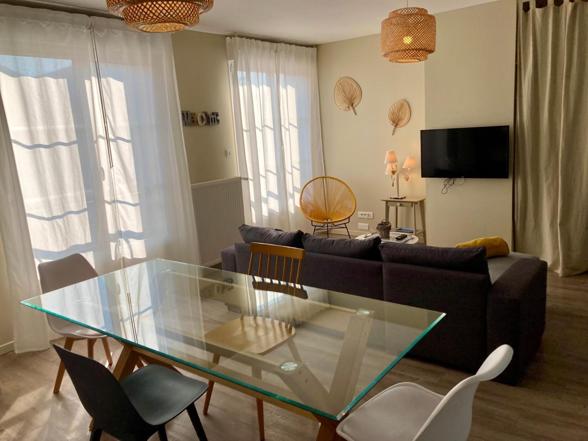 La Maison Virginie Appartements Climatises De 1 A 5 Pers Cosy Hyper Centre Cour Parking Linge Fibre Proximite Port Lac Canal Piscine Монтаржи Экстерьер фото